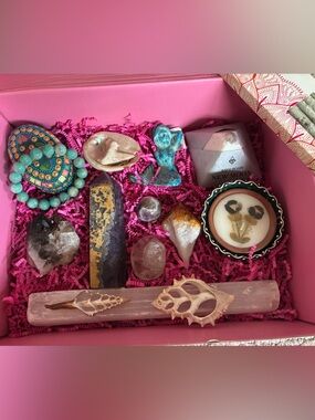 Amethyst Tower Crystal Gift Box 🎁